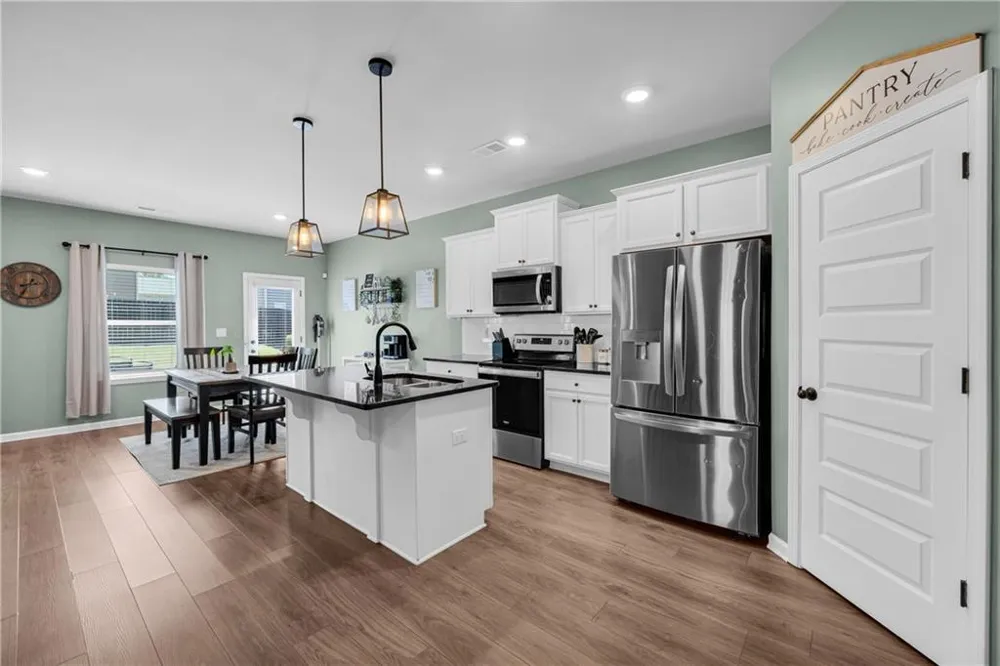 664 Lakehaven Lane Loganville, GA 30052