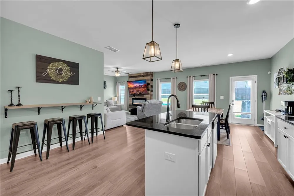 664 Lakehaven Lane Loganville, GA 30052