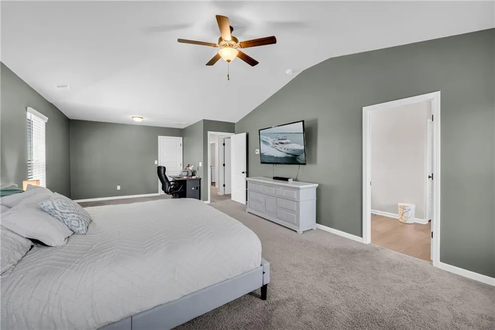 664 Lakehaven Lane Loganville, GA 30052