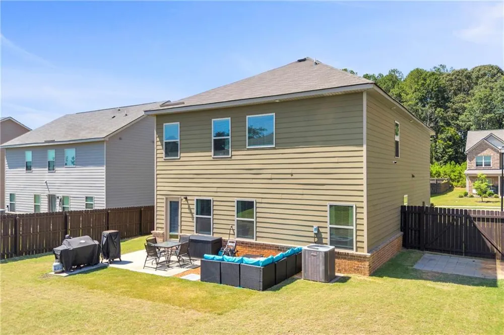 664 Lakehaven Lane Loganville, GA 30052