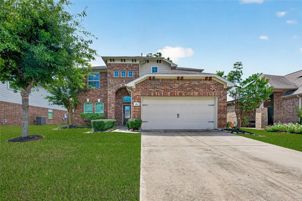 104 Long Meadow Court Clute, TX 77531