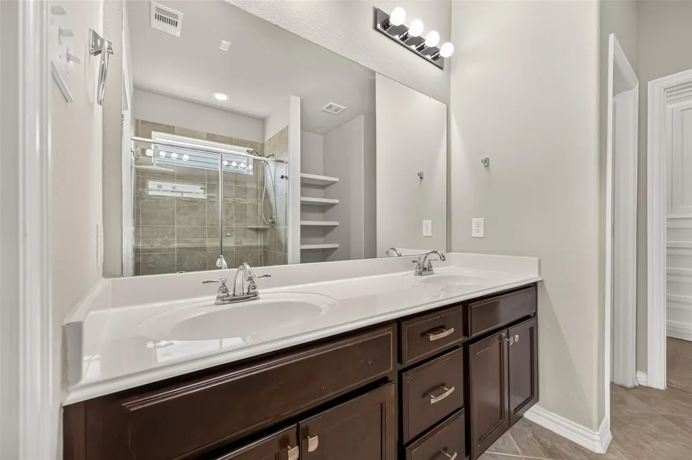 104 Long Meadow Court Clute, TX 77531