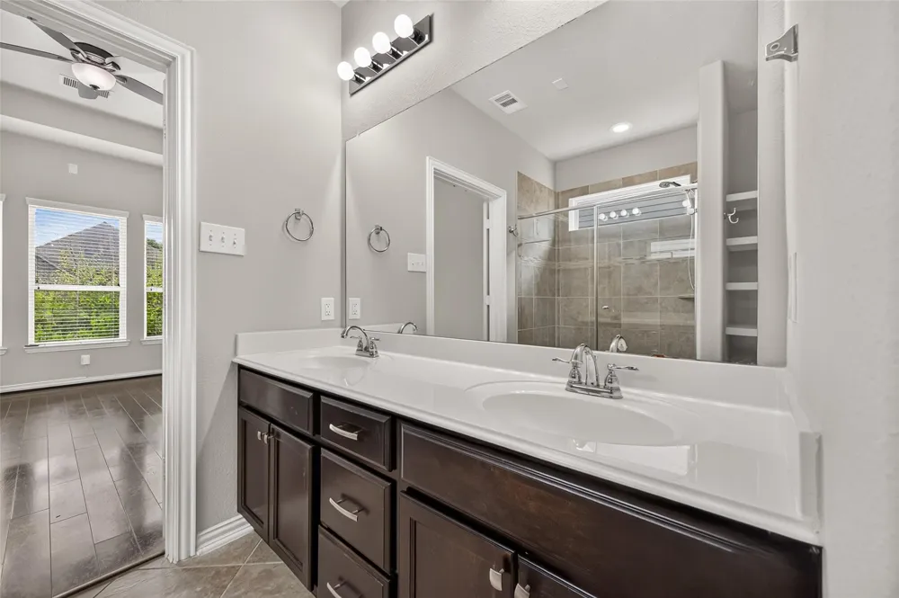 104 Long Meadow Court Clute, TX 77531