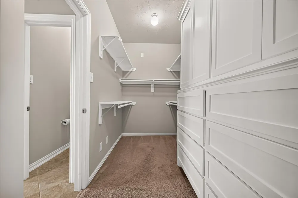 104 Long Meadow Court Clute, TX 77531