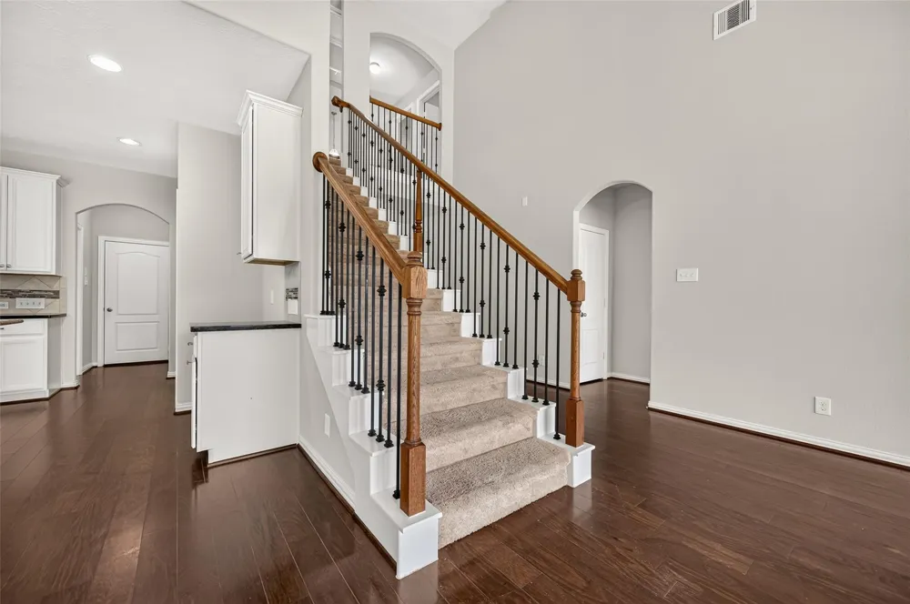 104 Long Meadow Court Clute, TX 77531