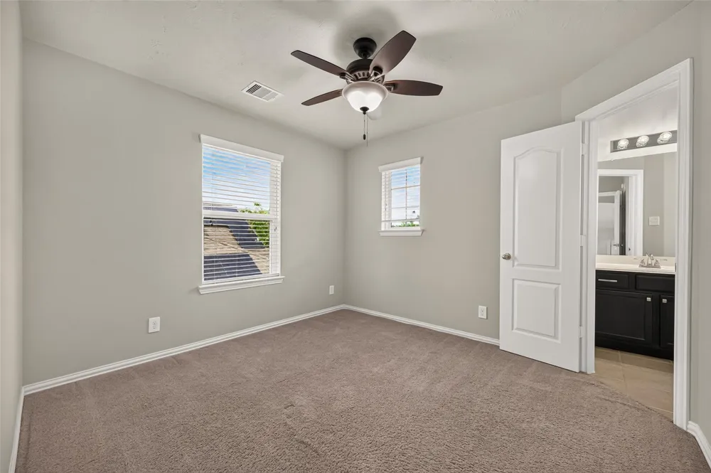 104 Long Meadow Court Clute, TX 77531