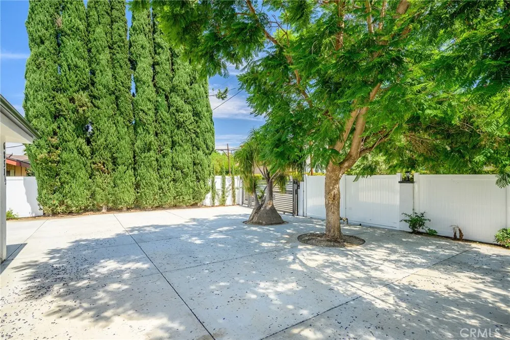 6851 De Celis Place #1/2 Van Nuys, CA 91406