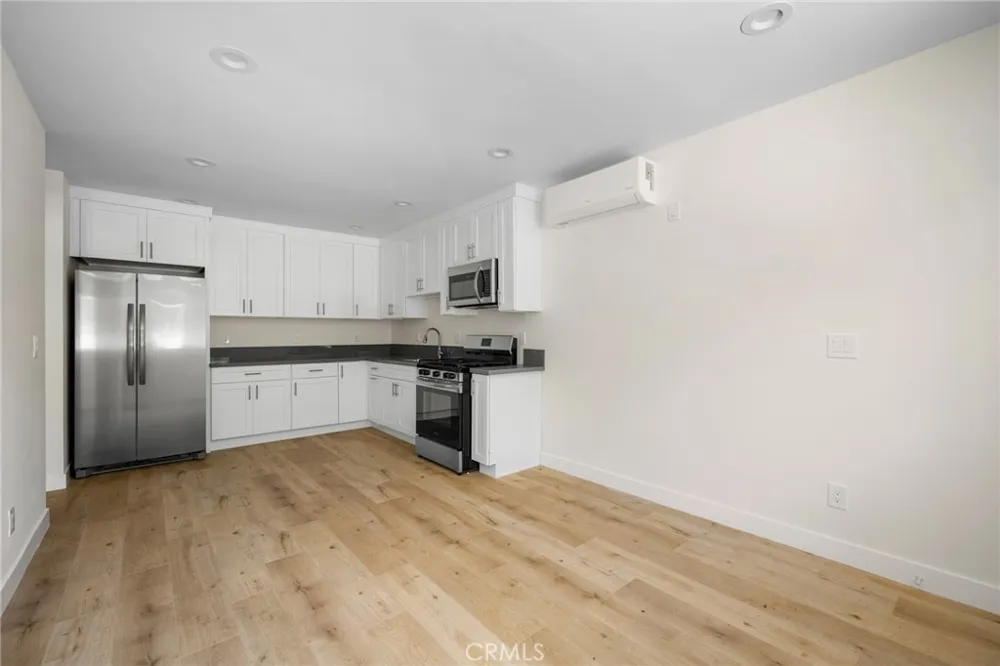 6851 De Celis Place #1/2 Van Nuys, CA 91406