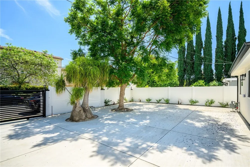 6851 De Celis Place #1/2 Van Nuys, CA 91406