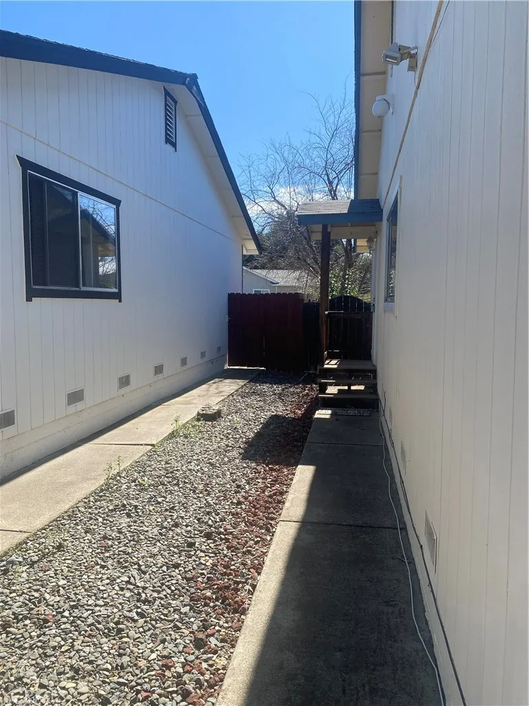19759 Oak Flat Road Hidden Valley Lake, CA 95467
