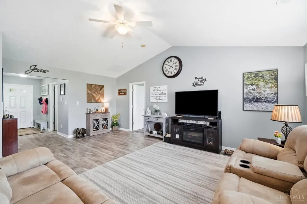 213 Blue Quail Place Trenton, OH 45067