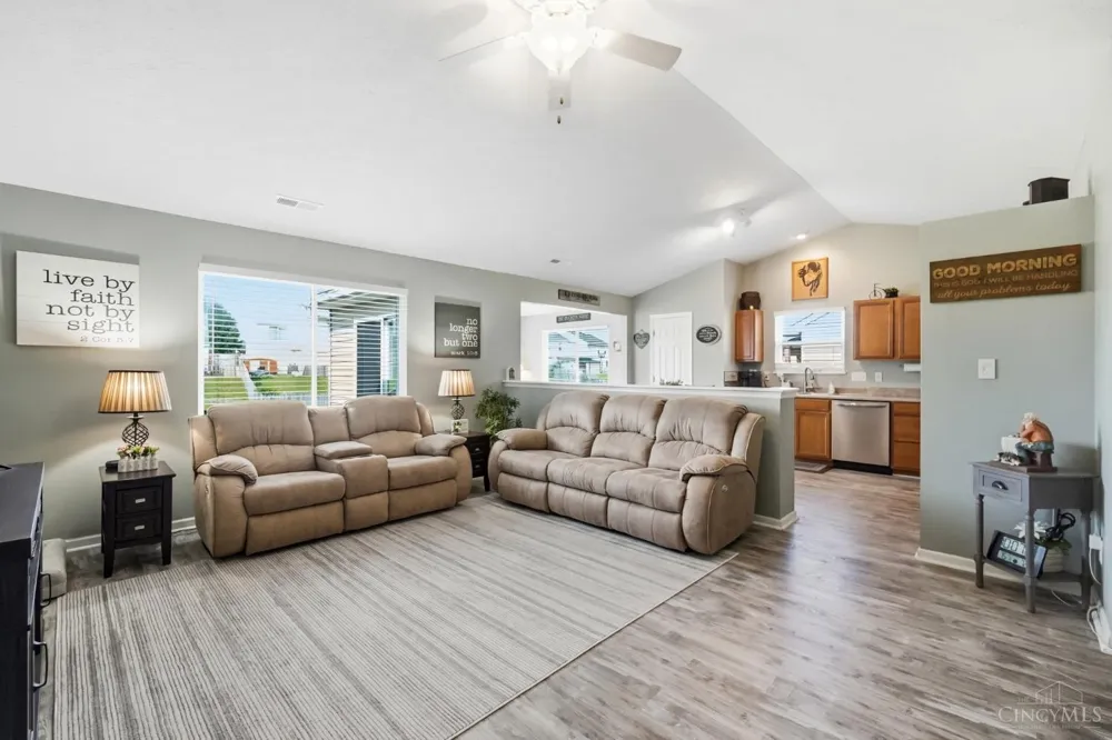 213 Blue Quail Place Trenton, OH 45067