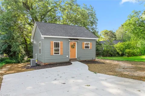 1305 E Willowbrook Drive