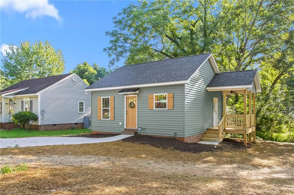 1305 E Willowbrook Drive Burlington, NC 27215