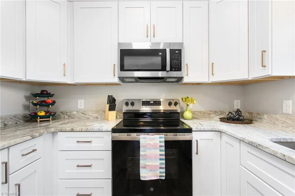 1305 E Willowbrook Drive Burlington, NC 27215