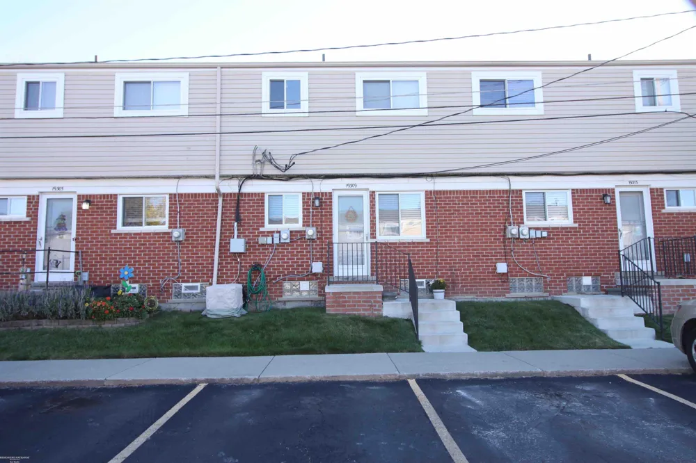19309 S. Highlite Drive Clinton Charter Township, MI 48035