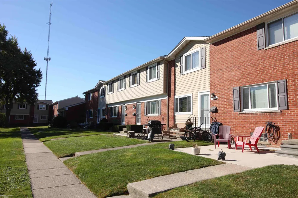 19309 S. Highlite Drive Clinton Charter Township, MI 48035