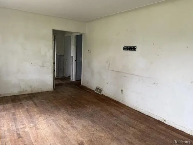 5407 Oak Grove Road Howell Township, MI 48855