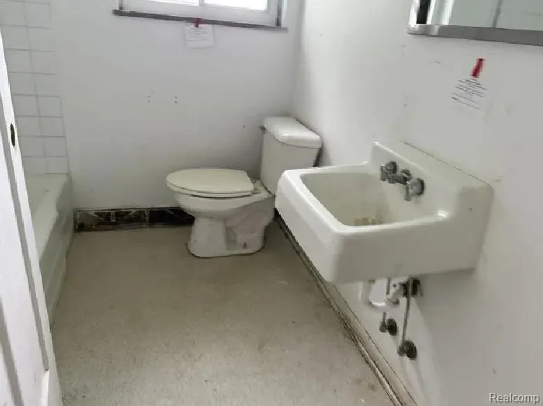 5407 Oak Grove Road Howell Township, MI 48855