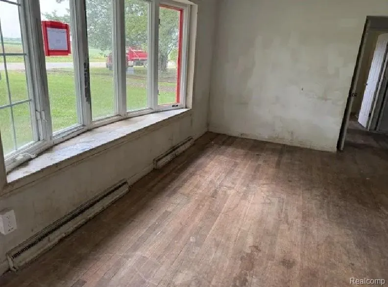 5407 Oak Grove Road Howell Township, MI 48855