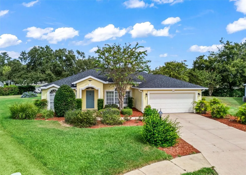 5123 GROVE MANOR Lady Lake, FL 32159