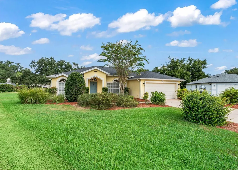 5123 GROVE MANOR Lady Lake, FL 32159