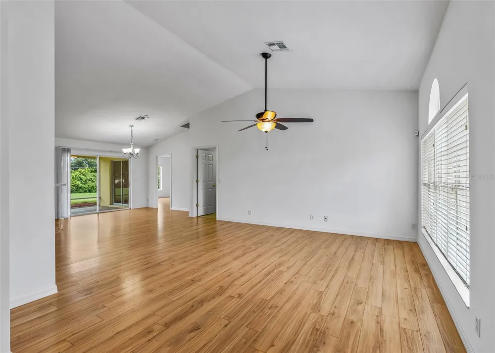 5123 GROVE MANOR Lady Lake, FL 32159