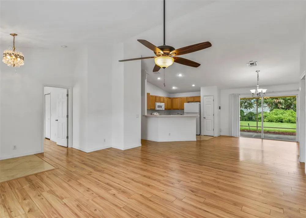 5123 GROVE MANOR Lady Lake, FL 32159
