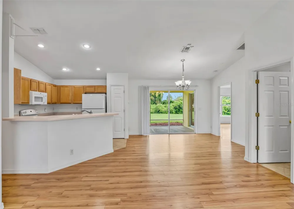 5123 GROVE MANOR Lady Lake, FL 32159