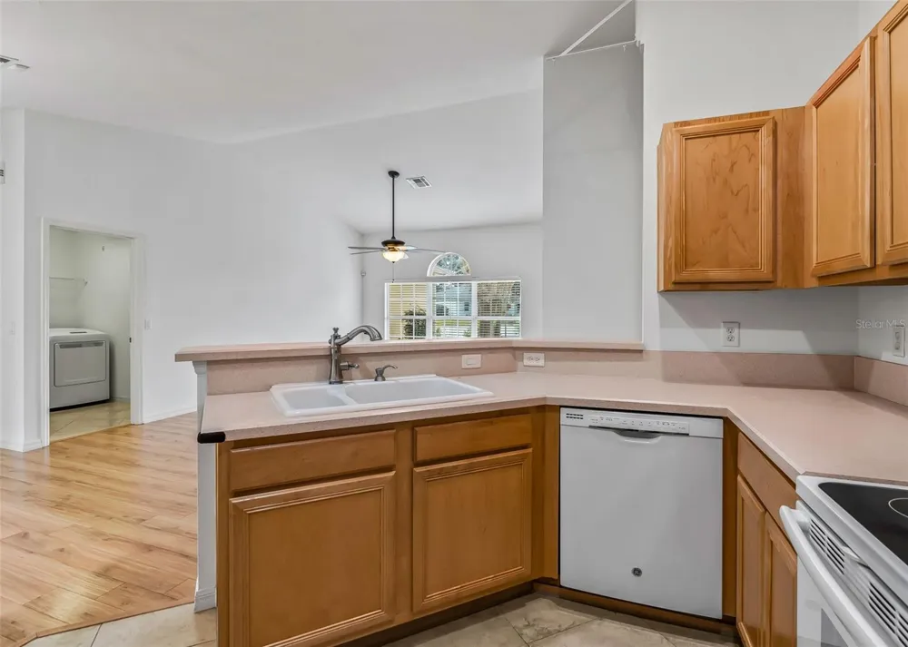 5123 GROVE MANOR Lady Lake, FL 32159