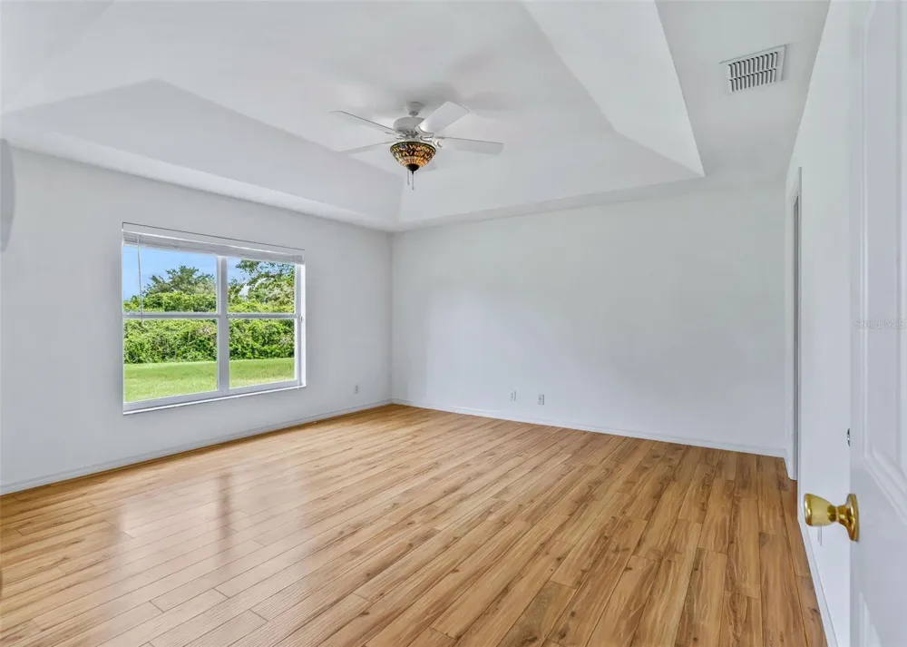 5123 GROVE MANOR Lady Lake, FL 32159