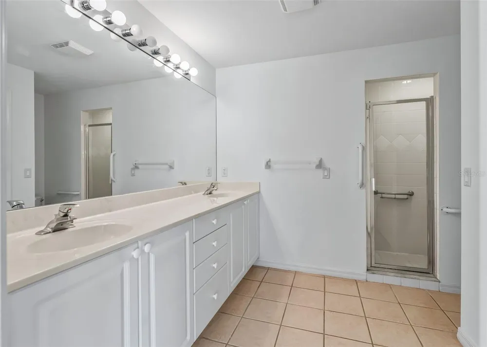 5123 GROVE MANOR Lady Lake, FL 32159