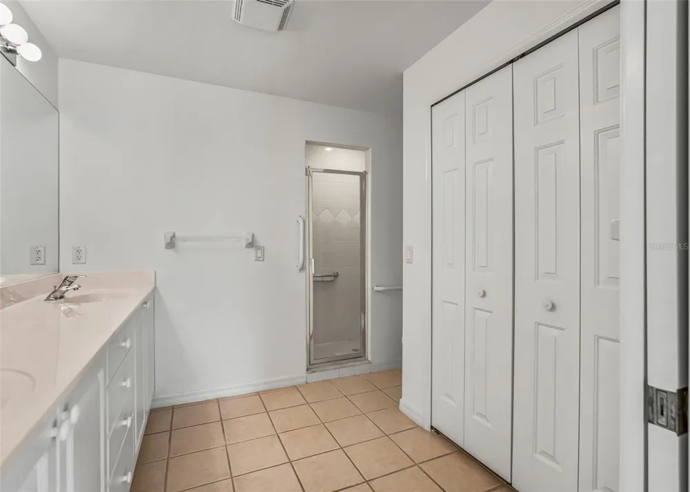 5123 GROVE MANOR Lady Lake, FL 32159