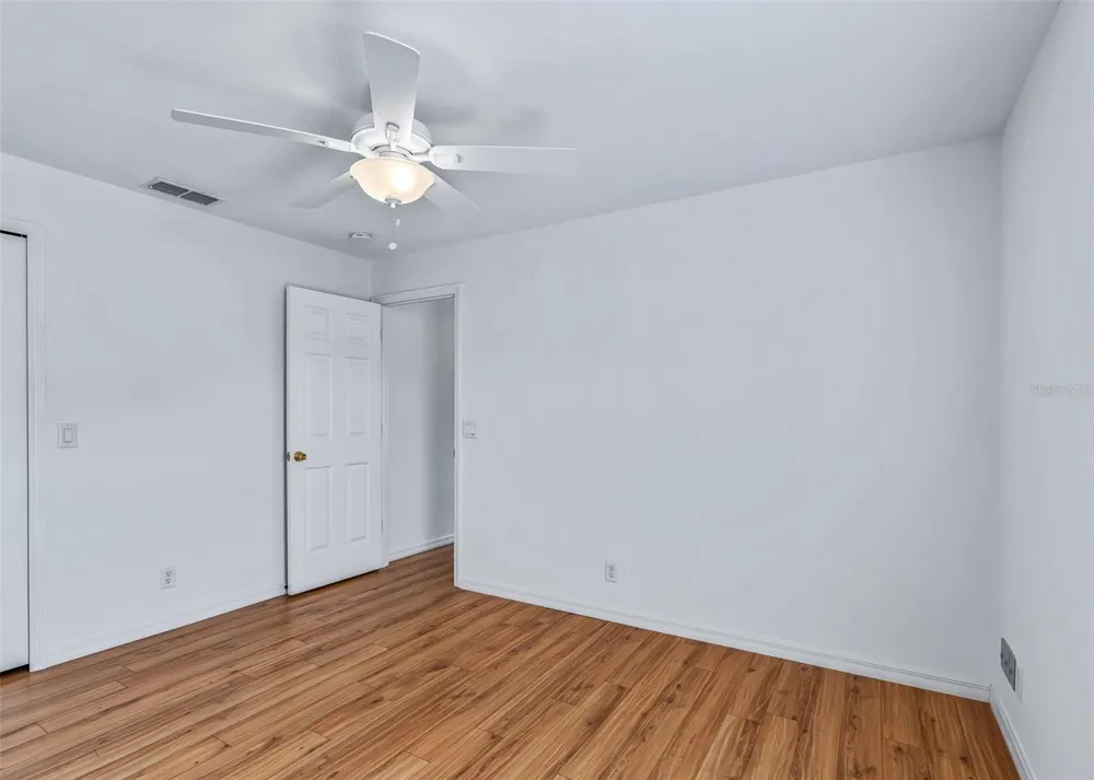 5123 GROVE MANOR Lady Lake, FL 32159