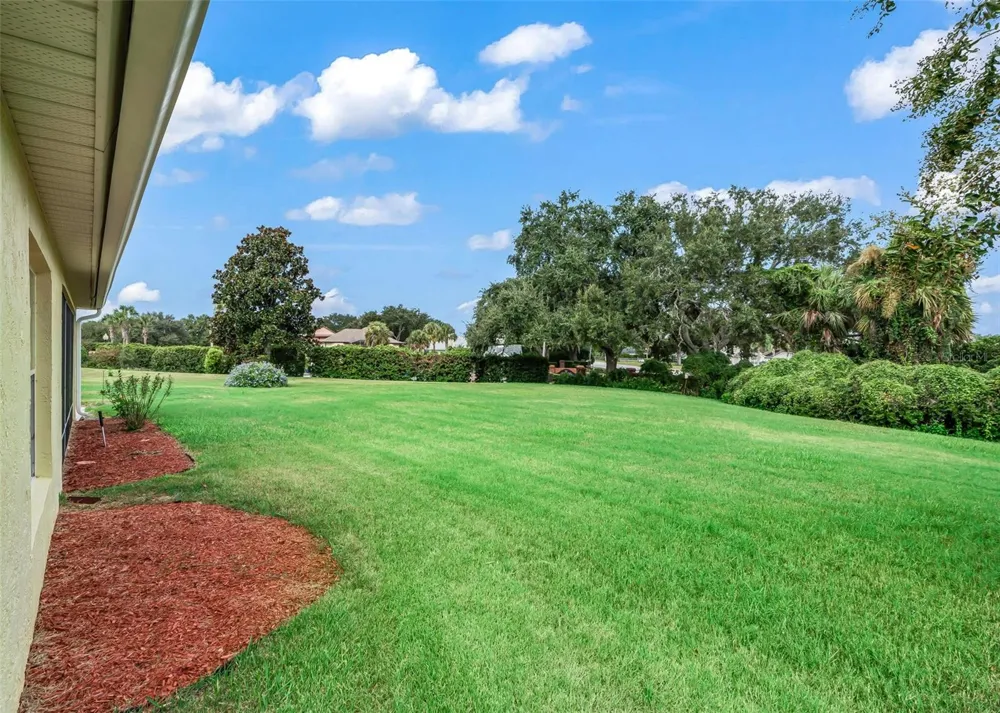 5123 GROVE MANOR Lady Lake, FL 32159