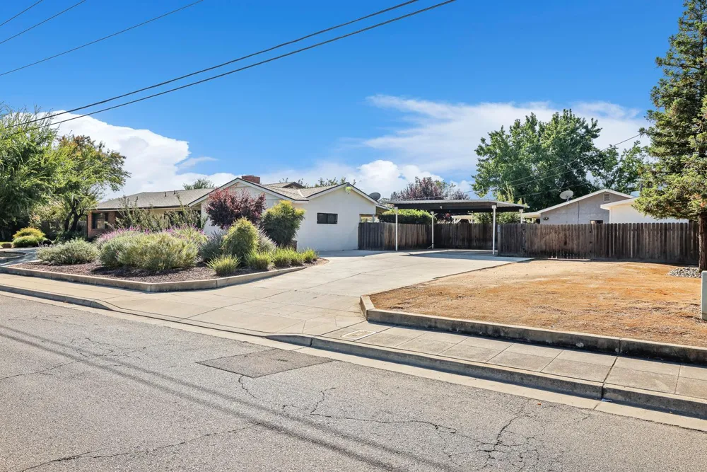 733 W Gettysburg Avenue Fresno, CA 93705