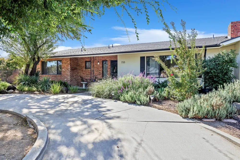 733 W Gettysburg Avenue Fresno, CA 93705