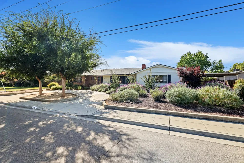 733 W Gettysburg Avenue Fresno, CA 93705