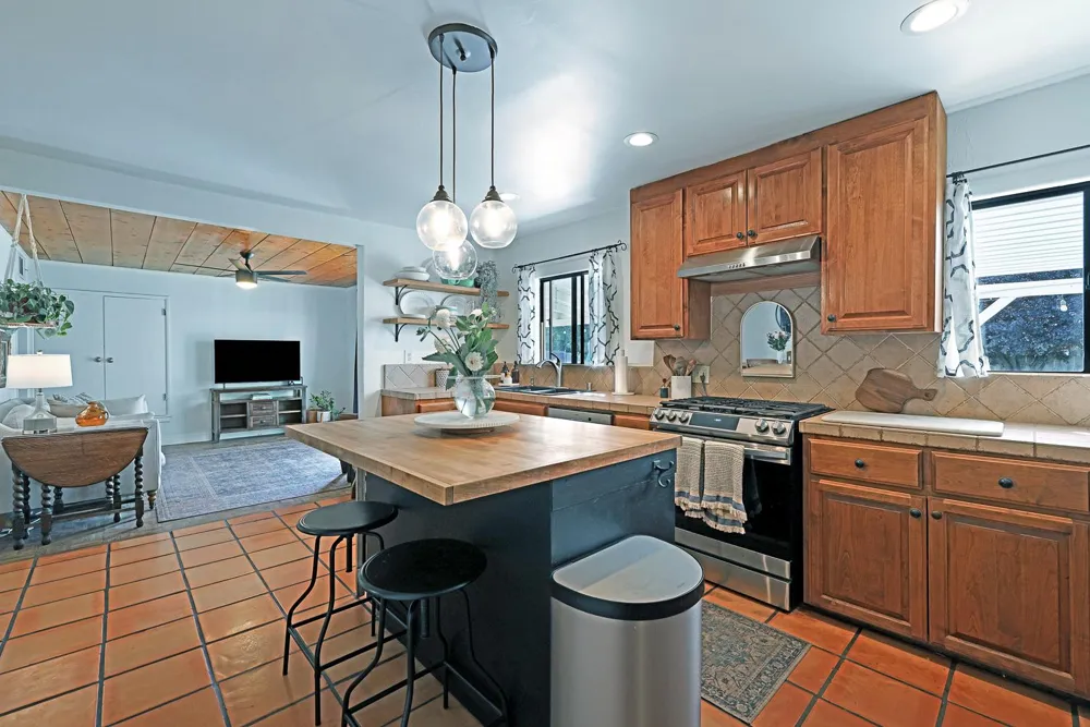 733 W Gettysburg Avenue Fresno, CA 93705