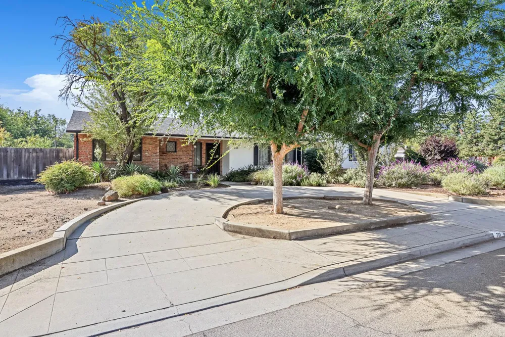 733 W Gettysburg Avenue Fresno, CA 93705