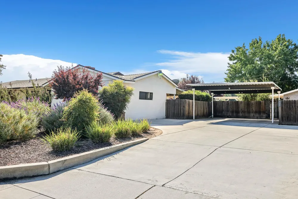 733 W Gettysburg Avenue Fresno, CA 93705