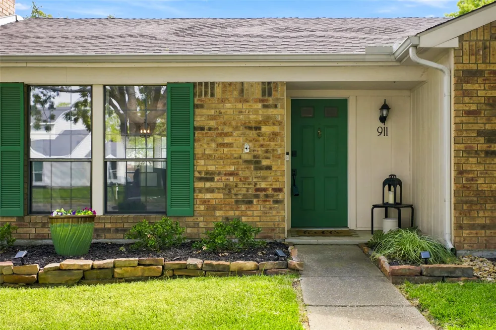 911 Rolling Brook Lane Coppell, TX 75019