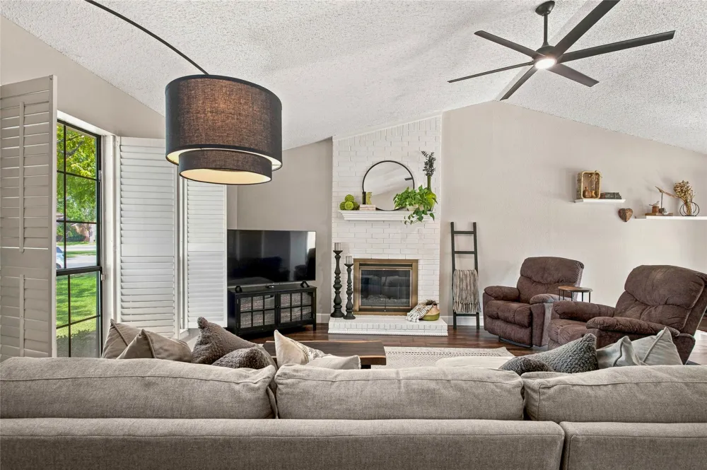 911 Rolling Brook Lane Coppell, TX 75019