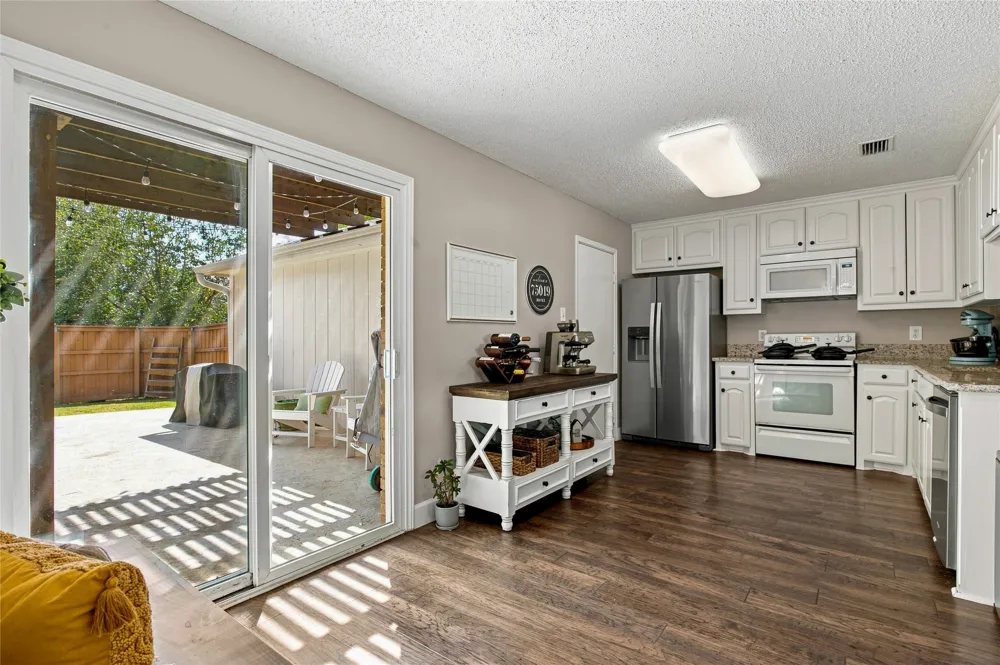 911 Rolling Brook Lane Coppell, TX 75019