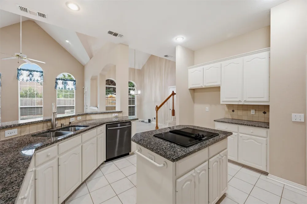 2228 Amy Lane Plano, TX 75074