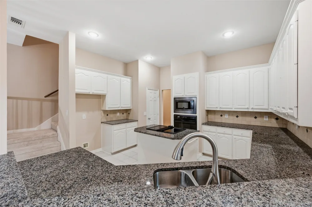 2228 Amy Lane Plano, TX 75074