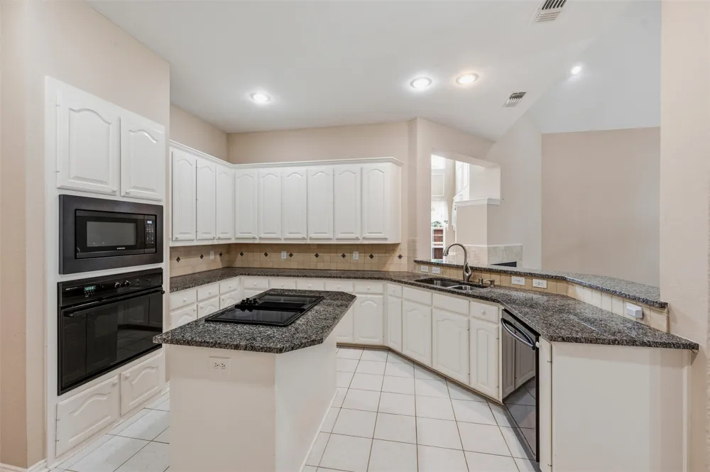 2228 Amy Lane Plano, TX 75074