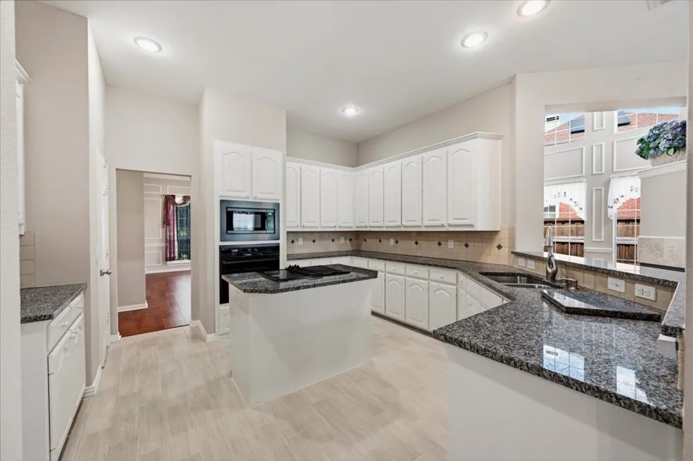 2228 Amy Lane Plano, TX 75074