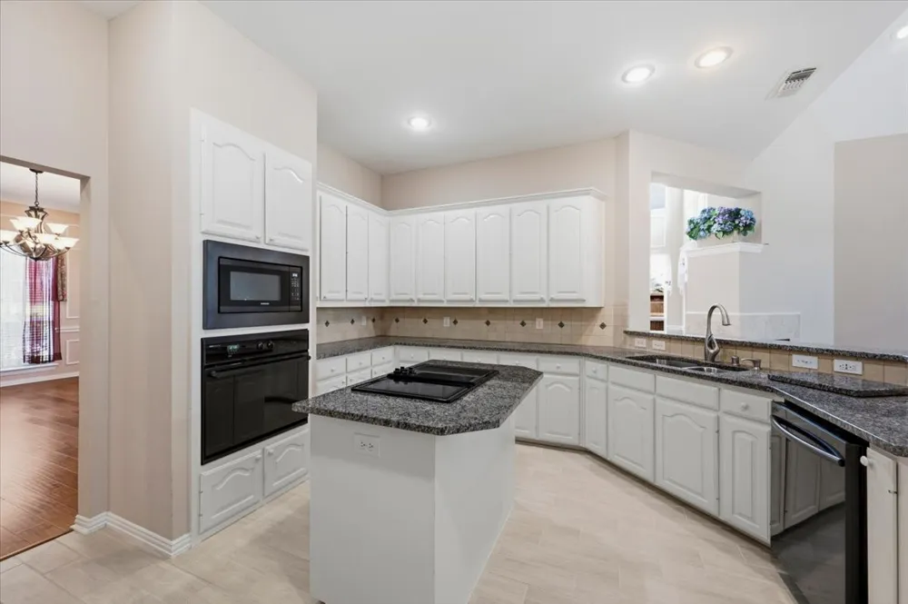 2228 Amy Lane Plano, TX 75074
