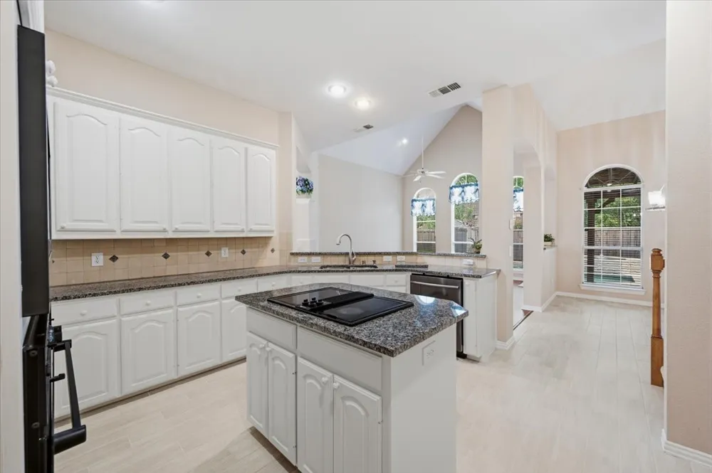 2228 Amy Lane Plano, TX 75074